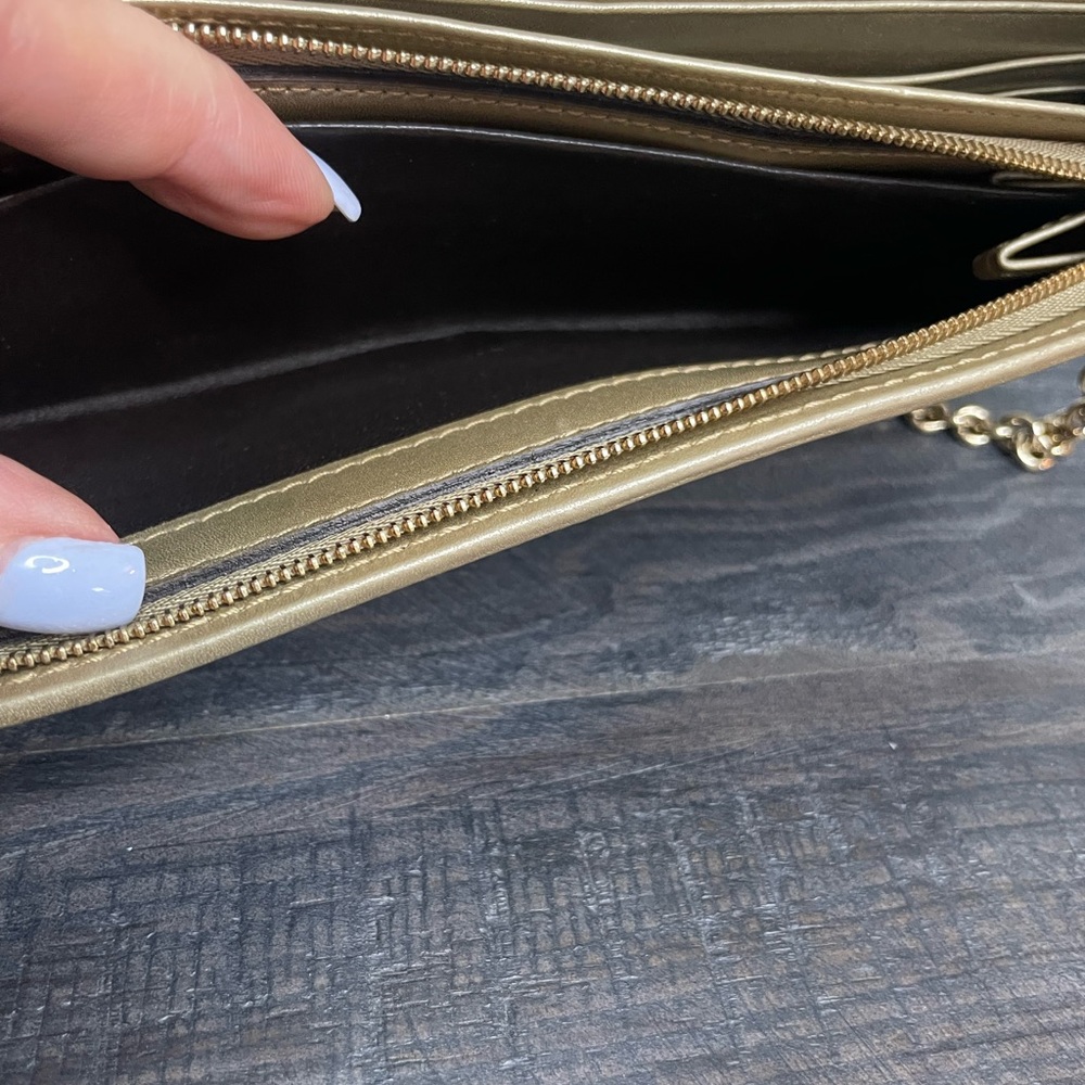 EUC Gucci Gold Imprime GG WOC - Picture 12 of 16